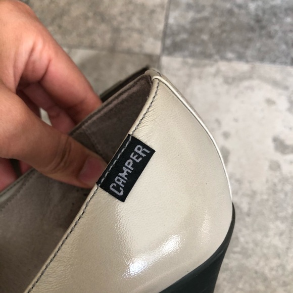 CAMPER Lt Gray Patent Leather Bow Peep Toe Heels - Picture 4 of 11